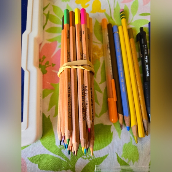 Art Supplies Lot - Picture 5 of 9